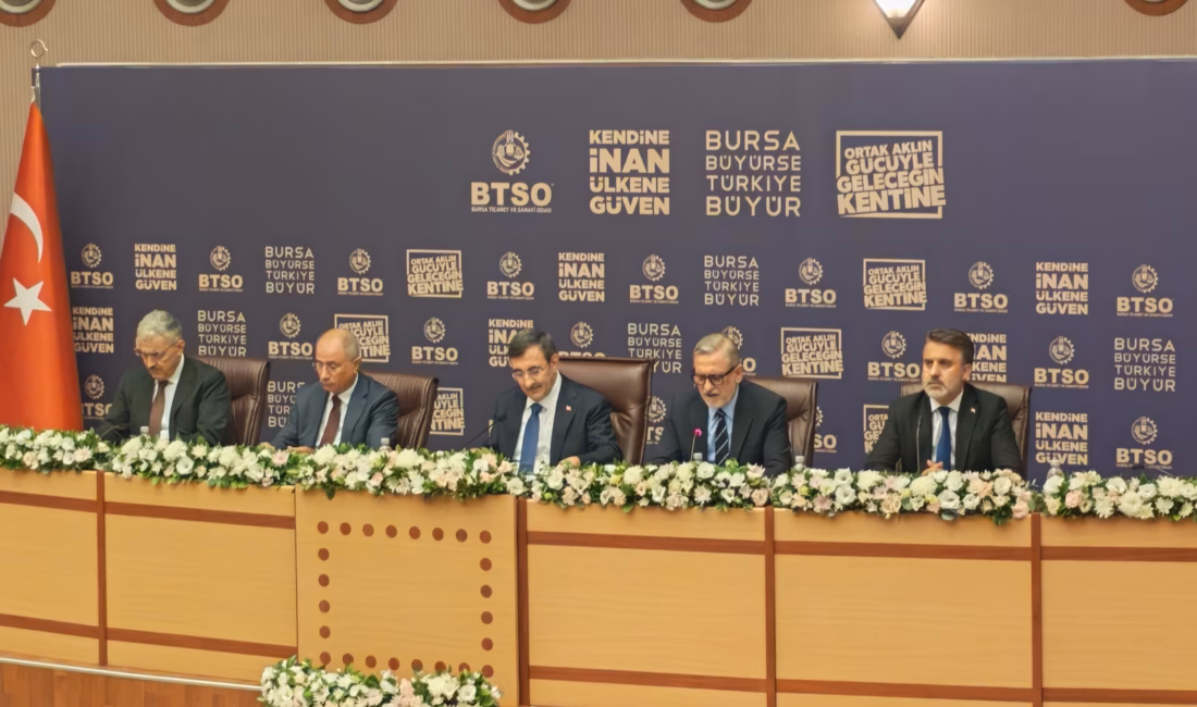 Cumhurbaşkanı Yardımcısı Cevdet Yılmaz, Bursa iş dünyasıyla buluşmasında Türkiye ekonomisine