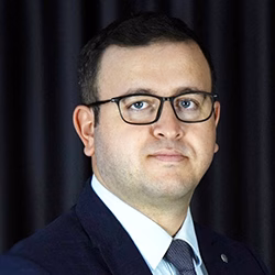 Ali Şahin yazar fotoğrafı