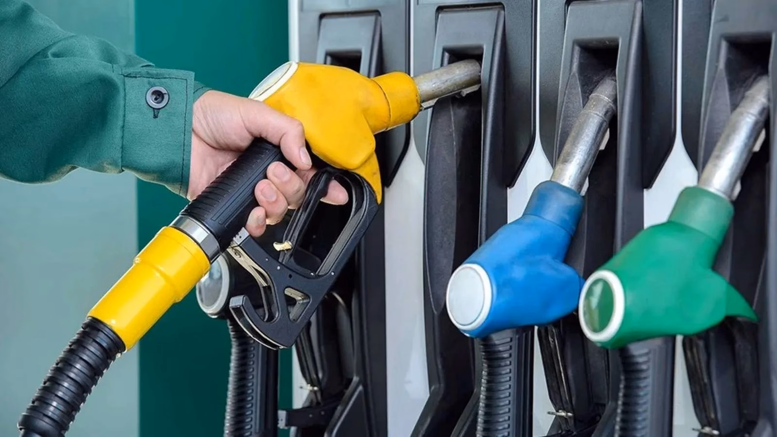 Brent petrolün 100 doların altına gerilemesinin ardından motorin fiyatlarında indirim