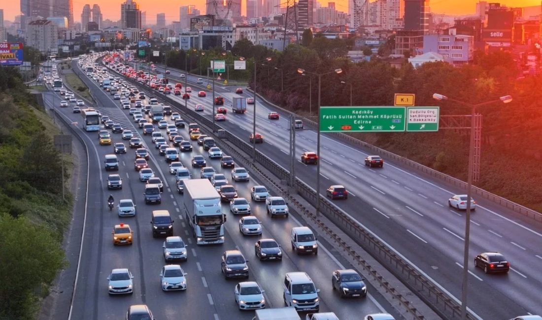 Türkiye'de ağustos ayında 171 bin 887 taşıtın trafiğe kaydı yapıldı.