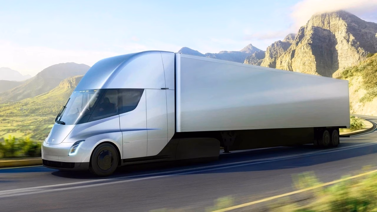 Tesla, elektrikli kamyon modeli Semi için Nevada’daki yeni fabrikasında yüksek