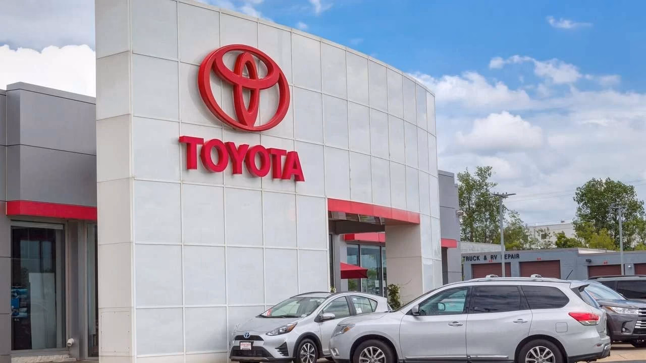 Toyota, ABD’de belirli 2026 model elektrikli C-HR araçlarını, sürüş sırasında