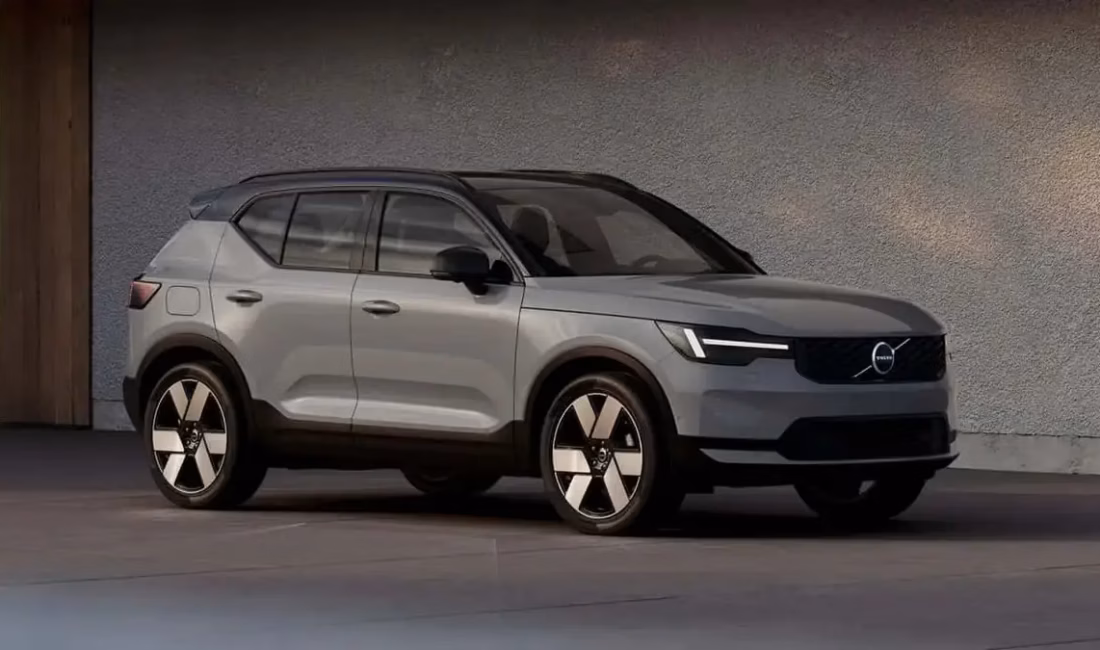 Volvo, kompakt SUV modeli XC40’ın yenilenen versiyonunu tanıttı. Yeni tasarım