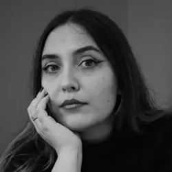 Ekin Harmancı yazar fotoğrafı